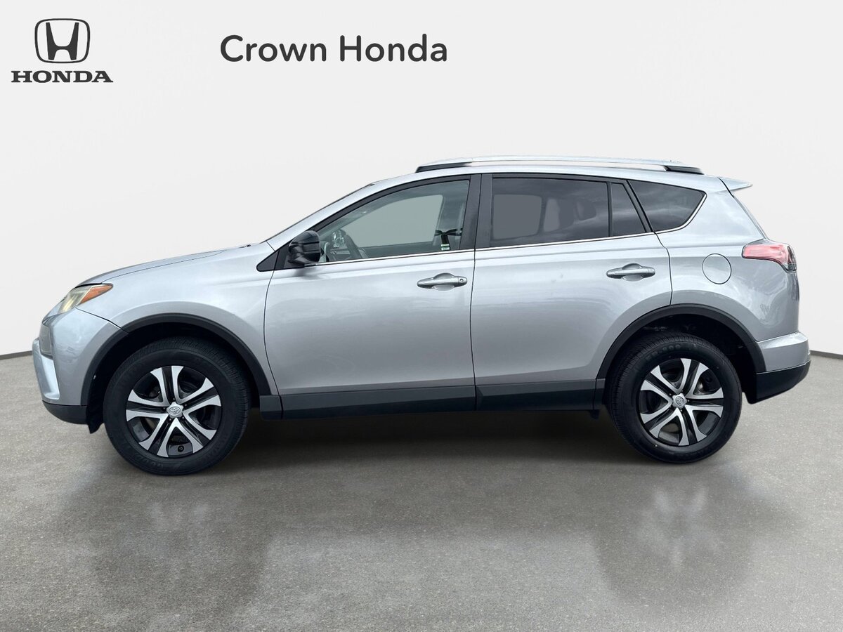 Used 2017 Toyota RAV4 LE FWD image 2