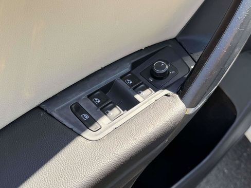 Used 2018 Volkswagen Tiguan SE AWD/4WD image 20