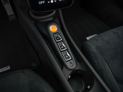 Used 2025 McLaren Artura RWD image 9