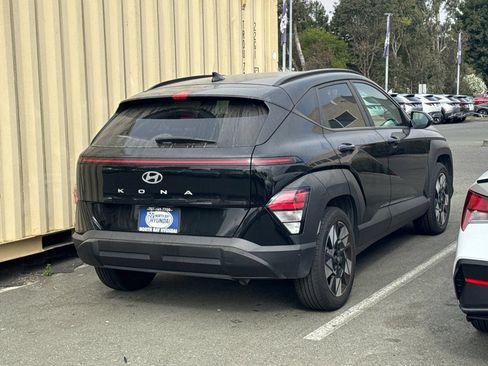 Used 2024 Hyundai Kona SEL FWD image 5