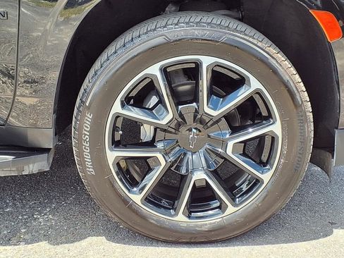Used 2024 Chevrolet Suburban RST w/ Luxury Package AWD/4WD image 9