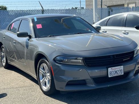 Used 2018 Dodge Charger SXT image 3