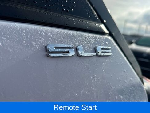 Used 2023 GMC Terrain SLE w/ Driver Convenience Package image 18