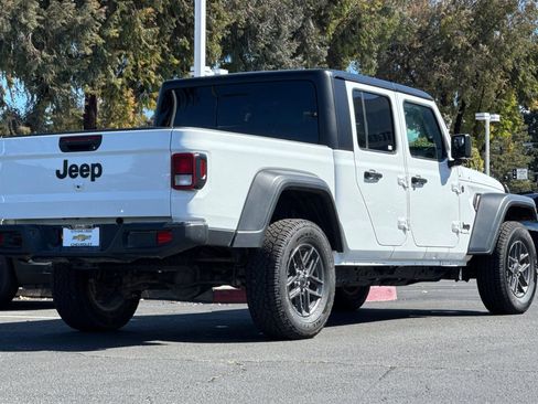 Used 2025 Jeep Gladiator Sport AWD/4WD image 5