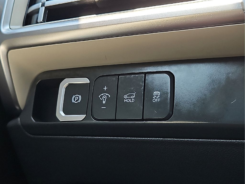 Used 2026 Hyundai Santa Fe SEL AWD/4WD image 15