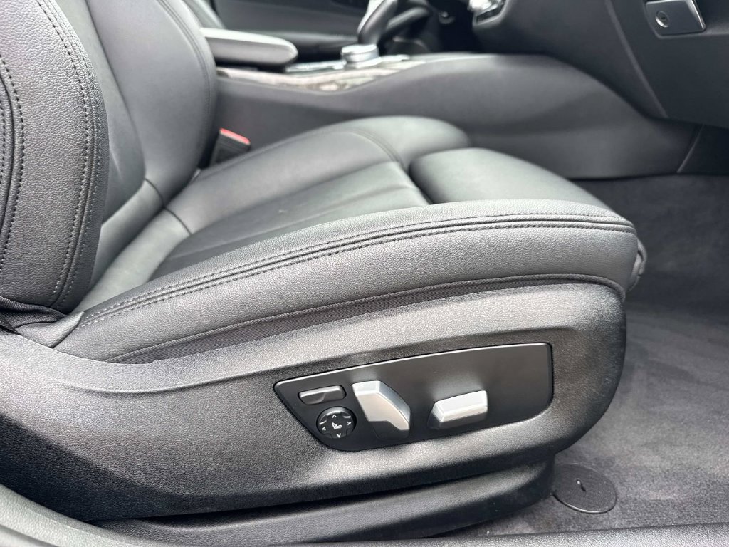 Used 2020 BMW 530i w/ Premium Package RWD image 13