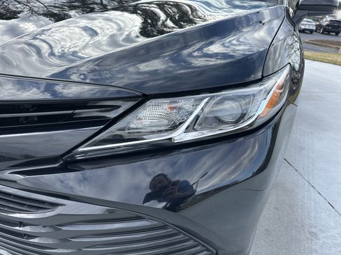 Used 2020 Toyota Camry LE image 6
