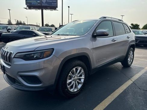 Used 2020 Jeep Cherokee Latitude AWD/4WD image 3