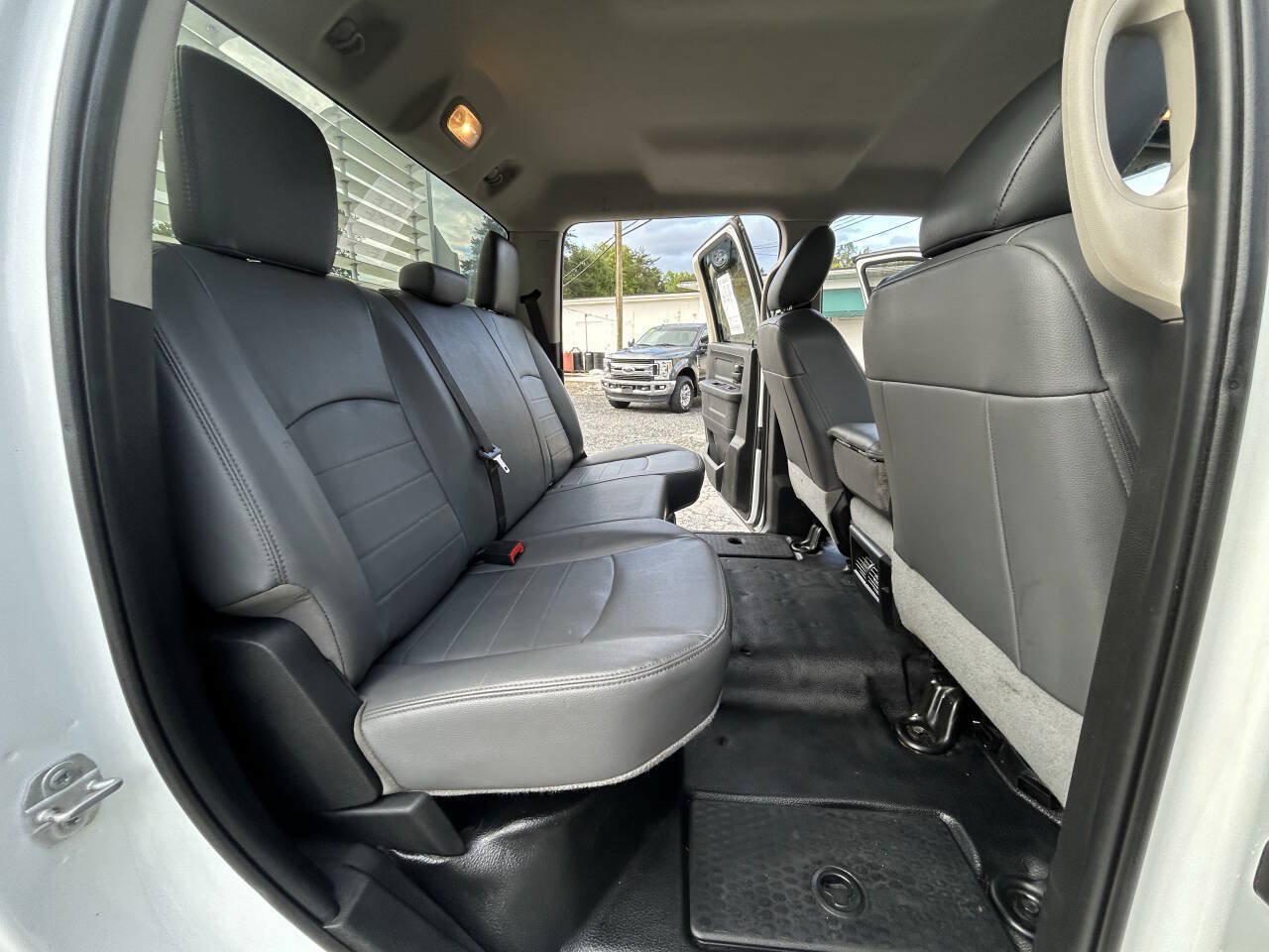 Used 2018 RAM 3500 Tradesman w/ Chrome Appearance Group AWD/4WD image 25
