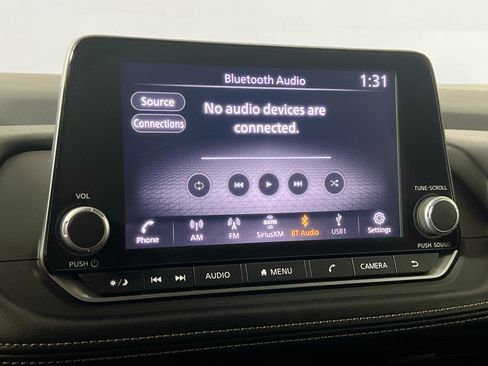 Used 2024 Nissan Rogue S FWD image 27