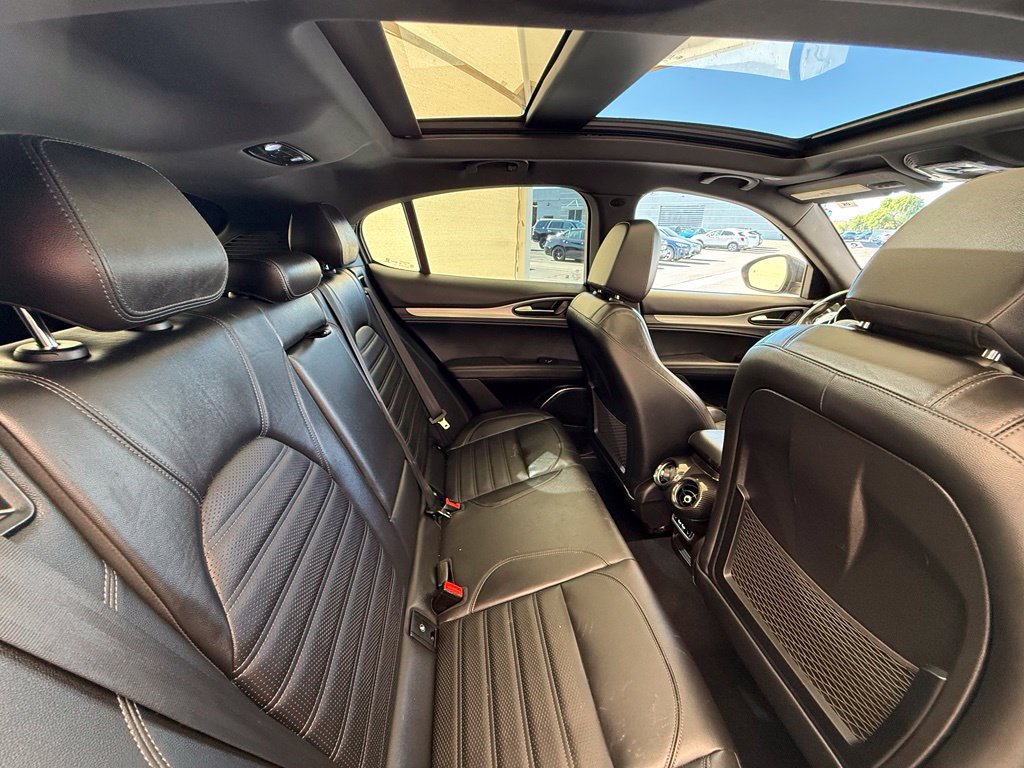Used 2023 Alfa Romeo Stelvio Veloce AWD/4WD image 18
