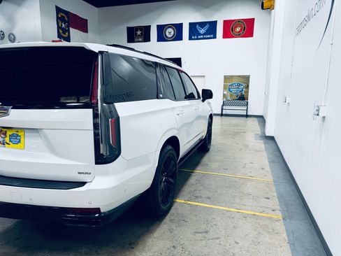 Used 2022 Cadillac Escalade Sport Platinum w/ Heavy-Duty Trailer Package image 23