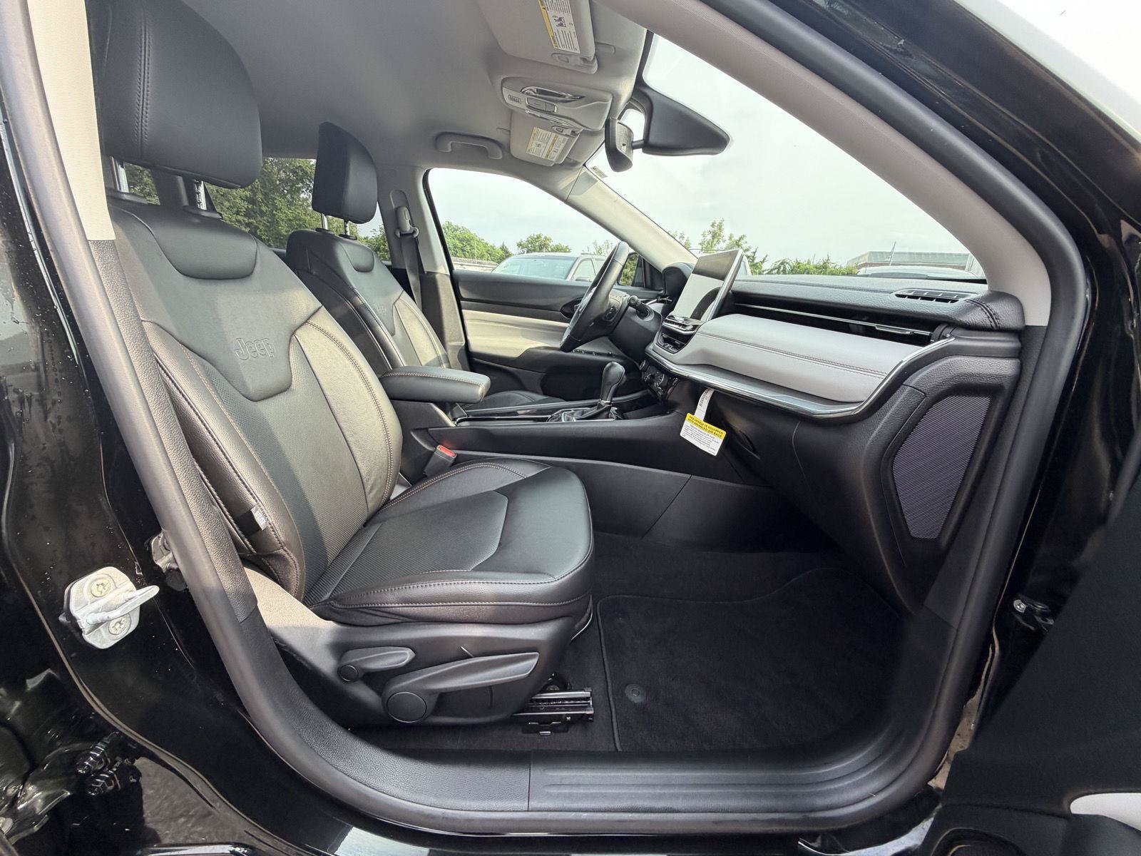 Used 2022 Jeep Compass Limited AWD/4WD image 27