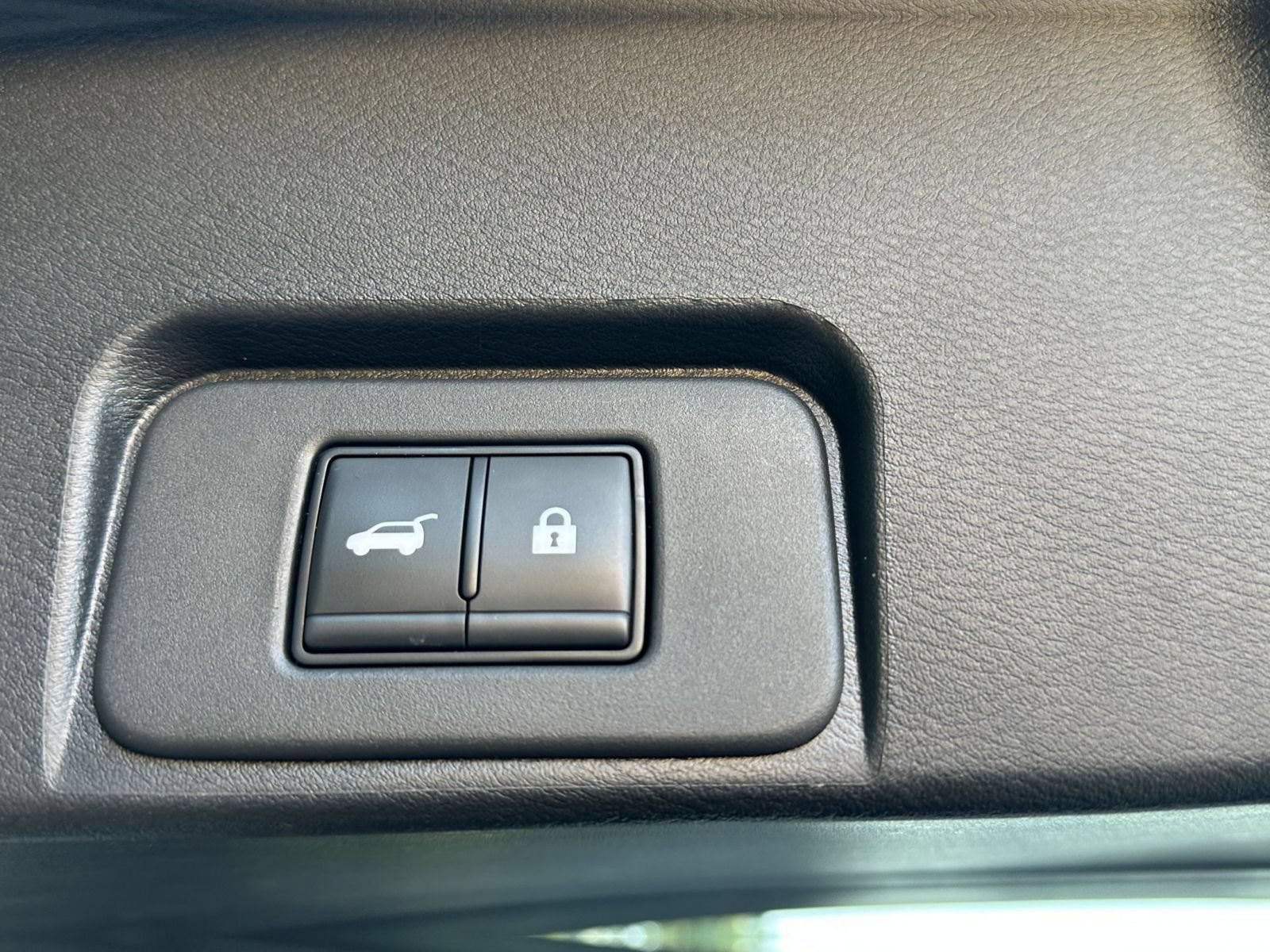 Used 2025 Nissan Rogue SV FWD image 26