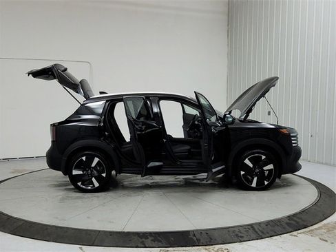 New 2025 Nissan Kicks SR image 16