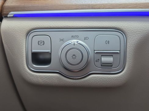 Used 2024 Mercedes-Benz GLS 450 4MATIC w/ AMG Line Exterior image 29