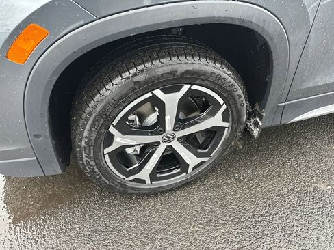 New 2026 Volkswagen Tiguan SE image 2