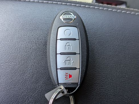 Certified 2021 Nissan Kicks SR FWD image 31