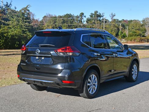 Used 2018 Nissan Rogue SV w/ Premium Package image 4
