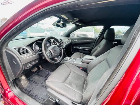 Used 2019 Chrysler 300 Touring w/ Chrome Appearance Package RWD image 11