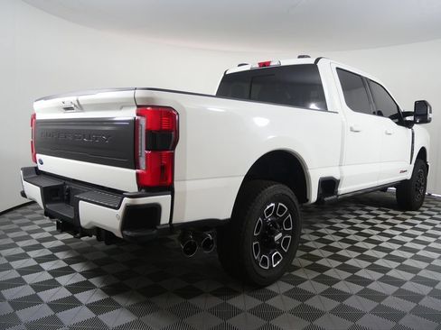 Used 2025 Ford F250 Platinum AWD/4WD image 3