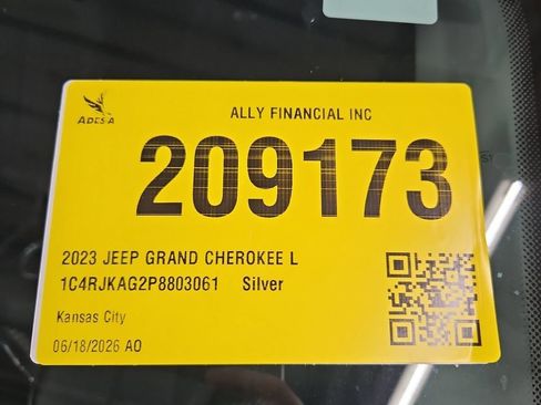 Used 2023 Jeep Grand Cherokee L Laredo AWD/4WD image 9
