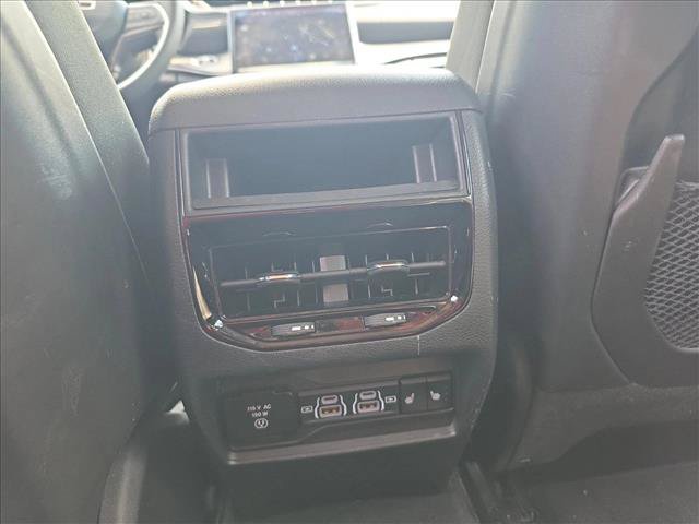 Used 2023 Jeep Grand Cherokee Limited RWD image 18