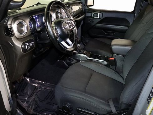 Used 2021 Jeep Gladiator Overland image 13