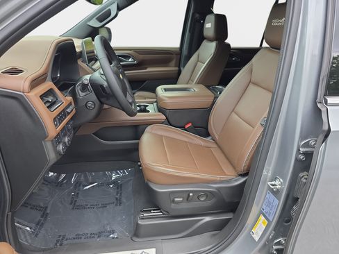 Used 2024 Chevrolet Tahoe High Country AWD/4WD image 13