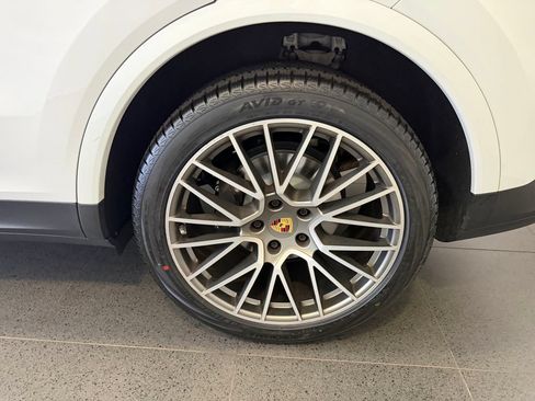 Certified 2023 Porsche Cayenne Platinum Edition AWD/4WD image 11