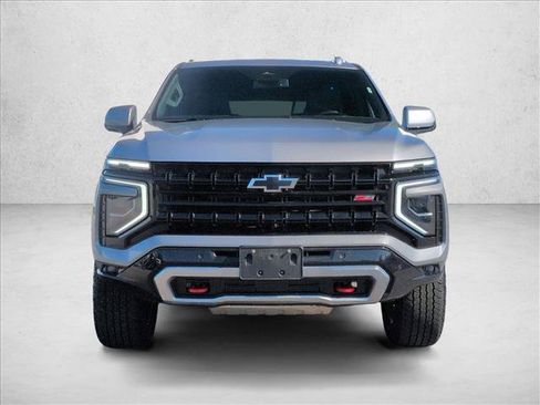 Used 2025 Chevrolet Suburban Z71 AWD/4WD image 2