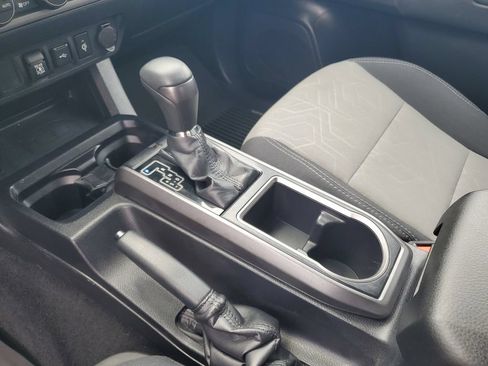 Used 2021 Toyota Tacoma TRD Off-Road AWD/4WD image 20