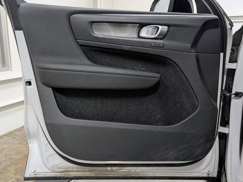 Used 2023 Volvo C40 Recharge Core image 13