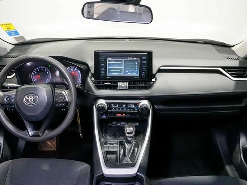 Used 2020 Toyota RAV4 LE FWD image 25
