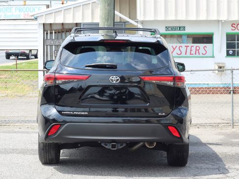 Used 2021 Toyota Highlander XLE image 7