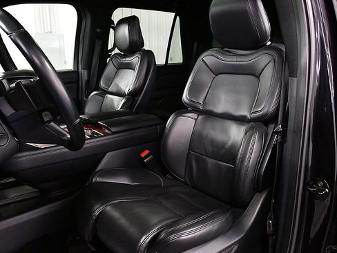 Used 2024 Lincoln Navigator Premiere image 27