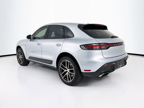 Certified 2025 Porsche Macan image 3