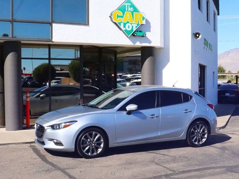 Used 2018 MAZDA MAZDA3 Touring image 7
