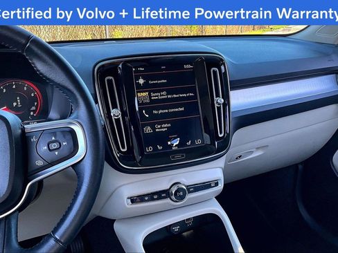 Used 2019 Volvo XC40 T5 Momentum image 9