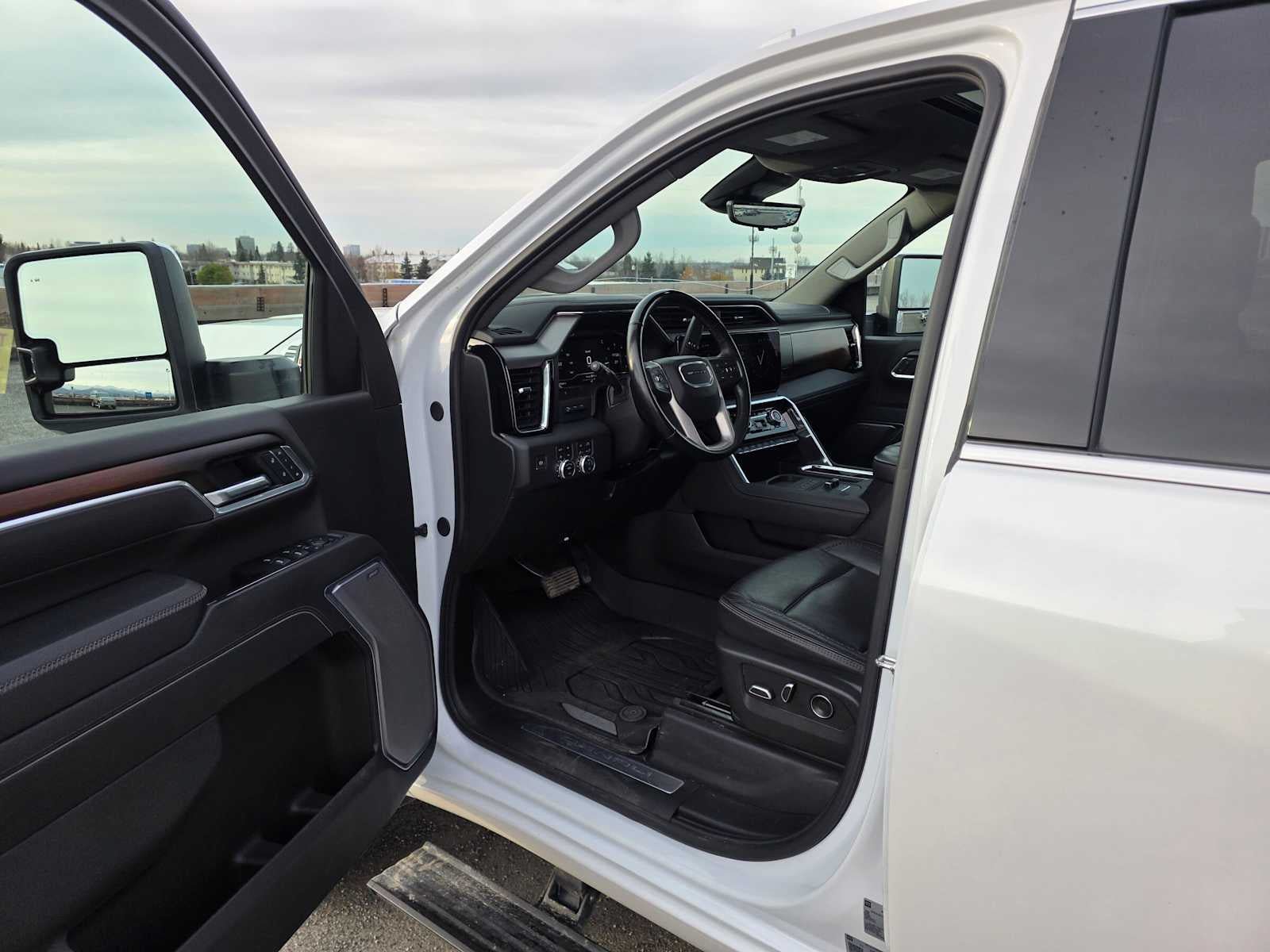 Certified 2025 GMC Sierra 2500 Denali w/ Denali Reserve Package AWD/4WD image 19