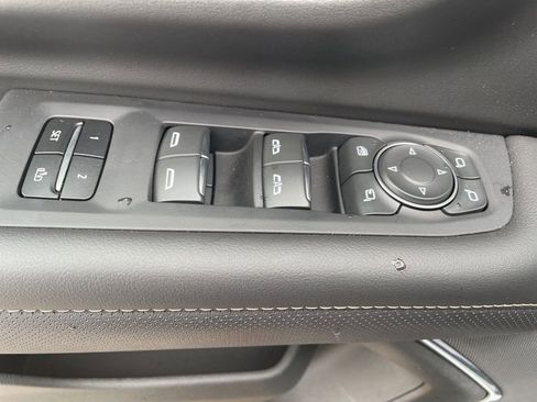 Used 2024 Chevrolet Tahoe Premier AWD/4WD image 13