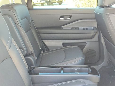 New 2026 Nissan Pathfinder SL image 18