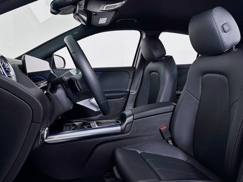 Certified 2025 Mercedes-Benz GLA 250 image 17