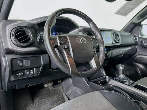Used 2021 Toyota Tacoma TRD Sport AWD/4WD image 10