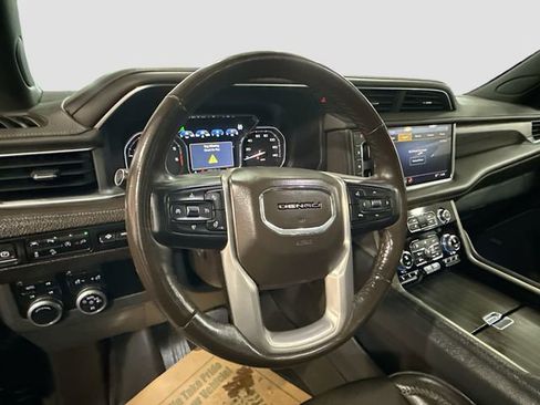 Used 2021 GMC Yukon Denali w/ Denali Premium Package image 12