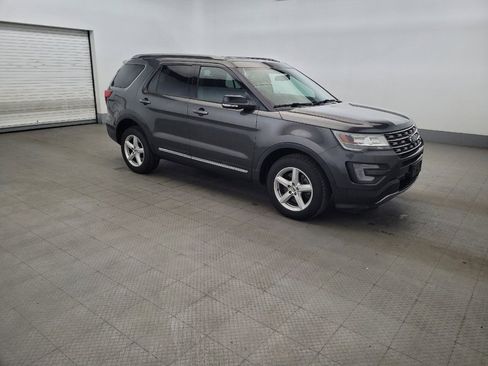 Used 2017 Ford Explorer XLT AWD/4WD image 11