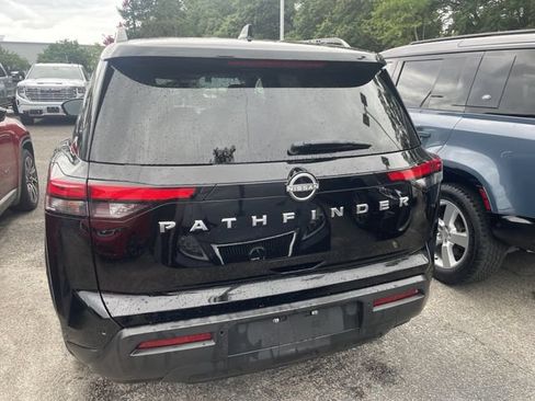Used 2025 Nissan Pathfinder SV FWD image 3