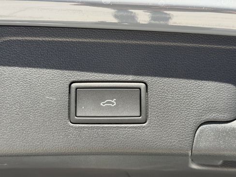 New 2026 Volkswagen Atlas Cross Sport SE image 10