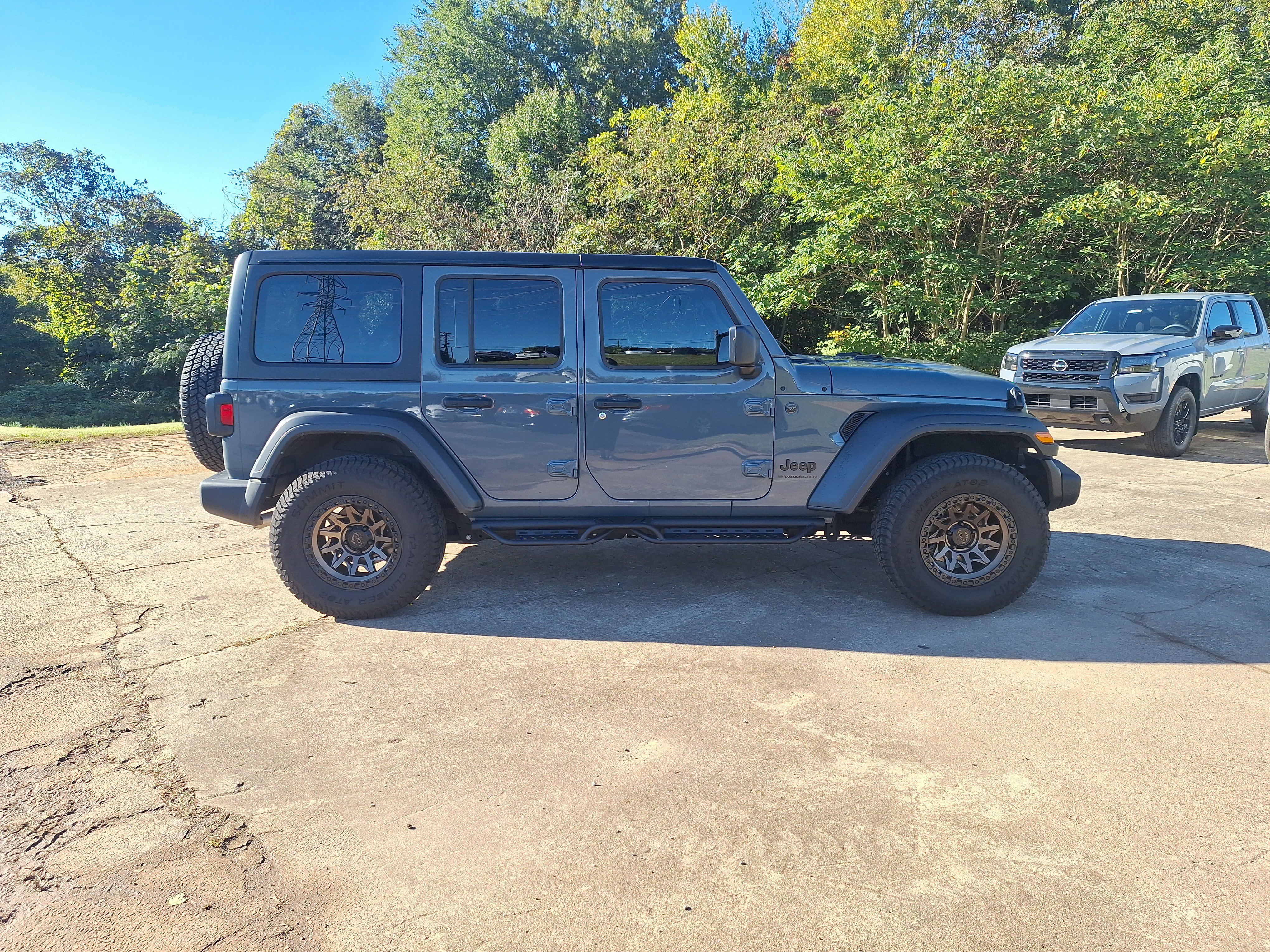 Used 2025 Jeep Wrangler Unlimited Sport AWD/4WD image 4