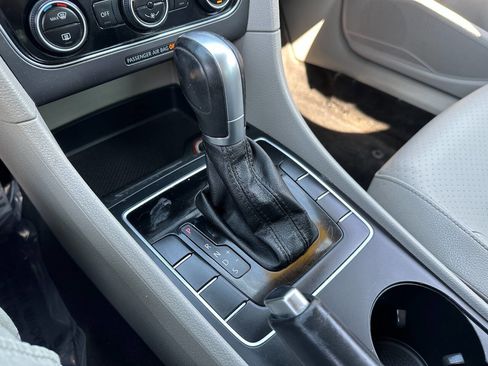 Used 2017 Volkswagen Passat 1.8T R-Line w/ R-Line Lighting Package image 44